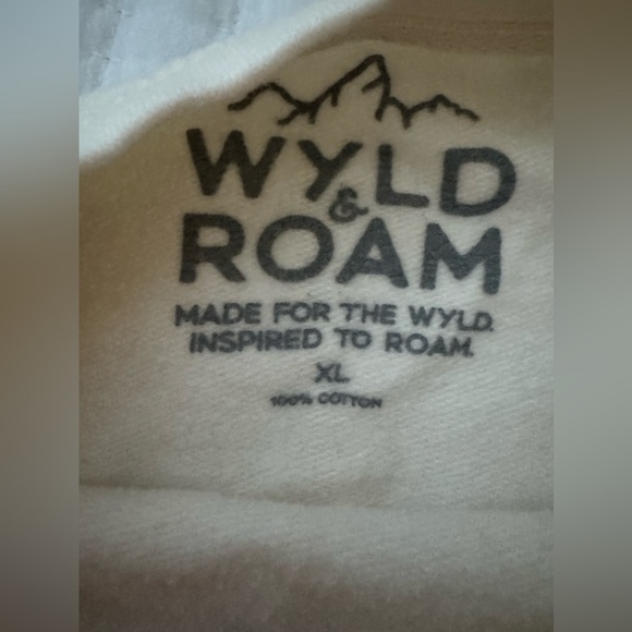 Crewneck - Picture 2 of 3